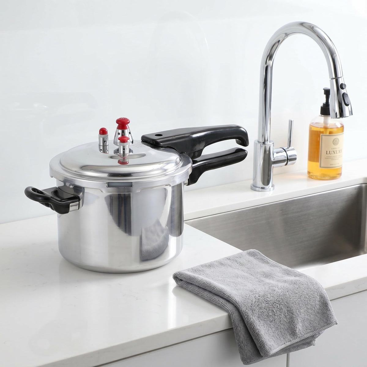 2 Liter Aluminum Alloy Pressure Cooker J930415